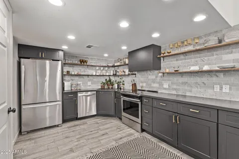 $525,000 | 334 West Medlock Drive, Unit D102, Phoenix, AZ 85013
