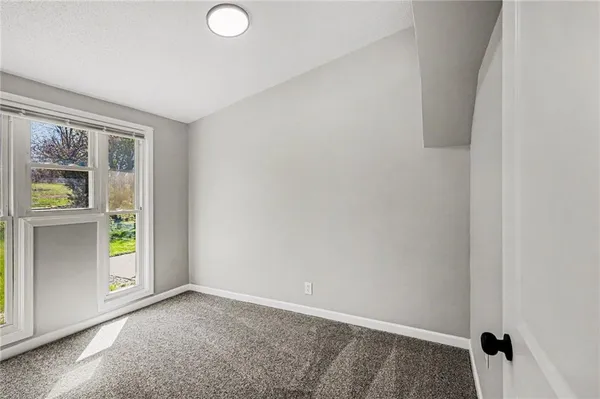 $185,000 | 2119 South Lee's Summit Road, Independence, MO 64050