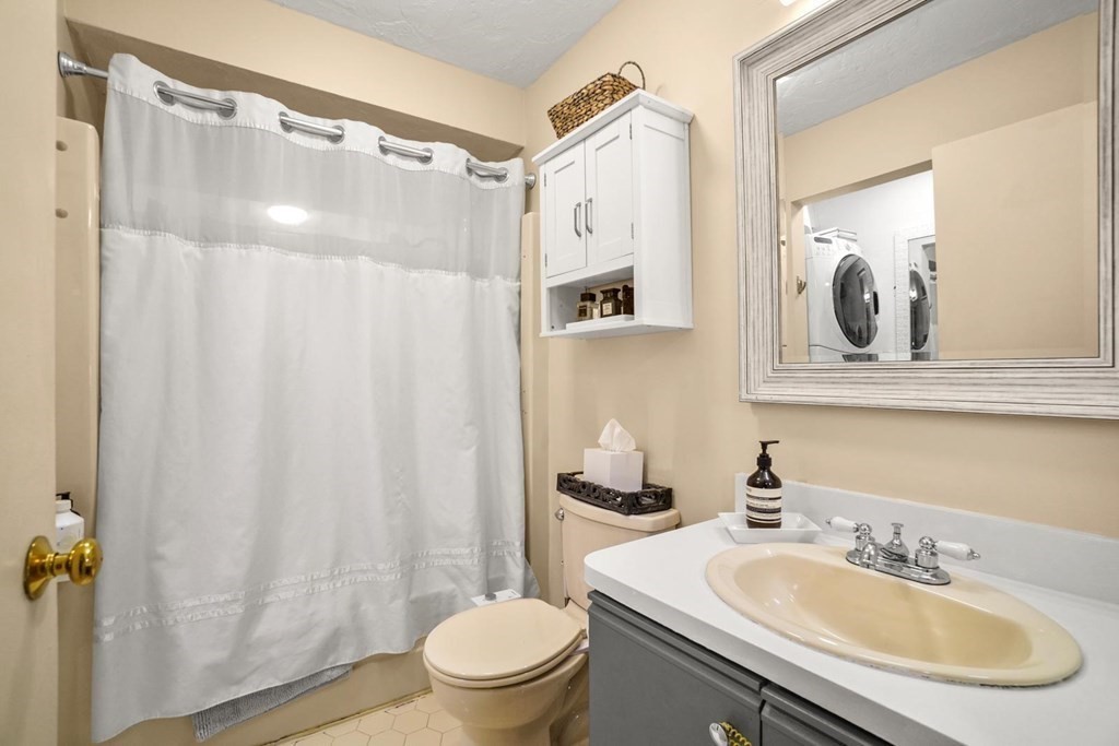 1400 Lagrange Street, Unit 1404 Boston, MA 02459 - Photo 19 of 30
