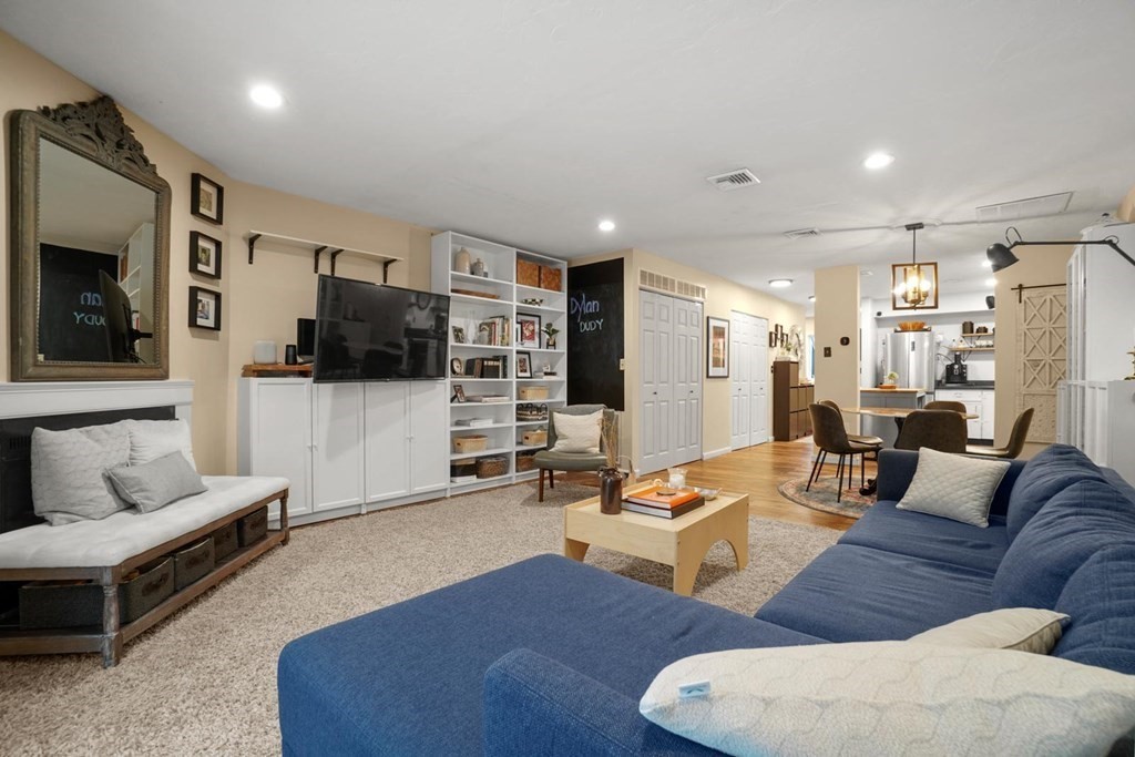 1400 Lagrange Street, Unit 1404 Boston, MA 02459 - Photo 4 of 30
