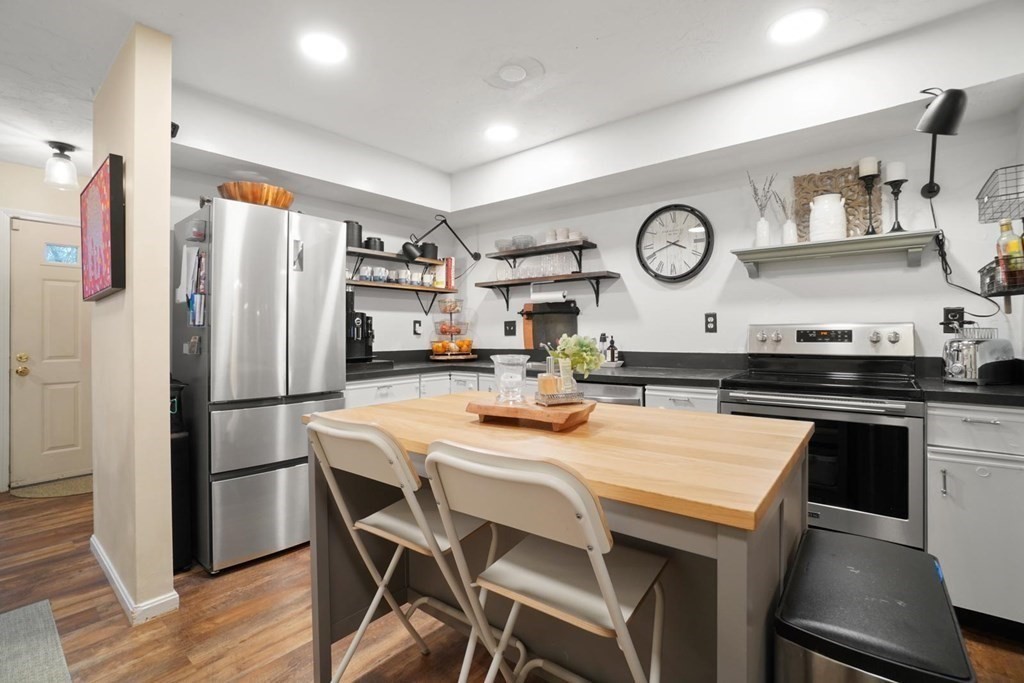 1400 Lagrange Street, Unit 1404 Boston, MA 02459 - Photo 8 of 30