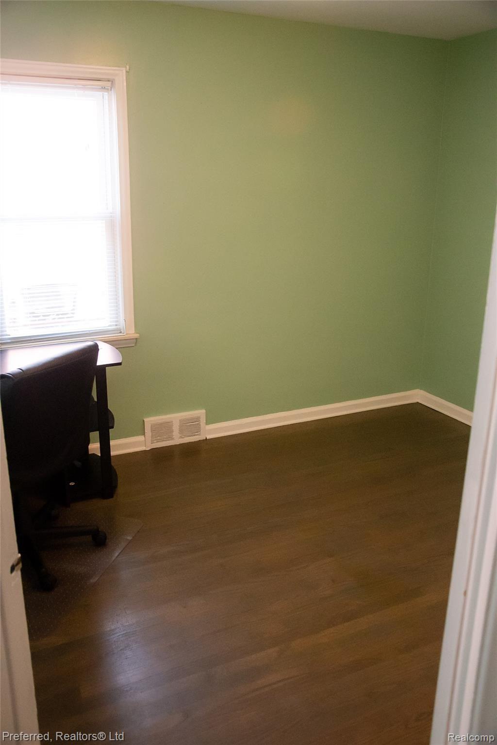 9341 Rosedale Boulevard Allen Park, MI 48101 - Photo 14 of 36 DSC_8394.jpg