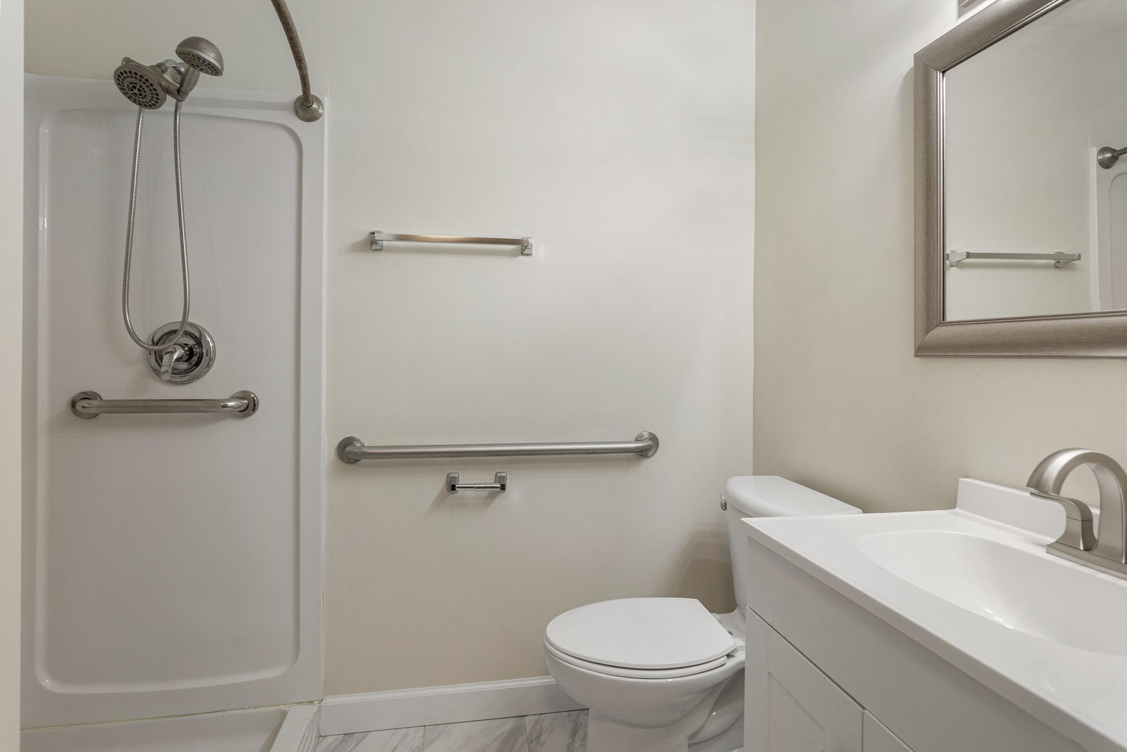 807 South Hamilton Street Monticello, IL 61856 - Photo 23 of 39 a bathroom with a toilet and shower