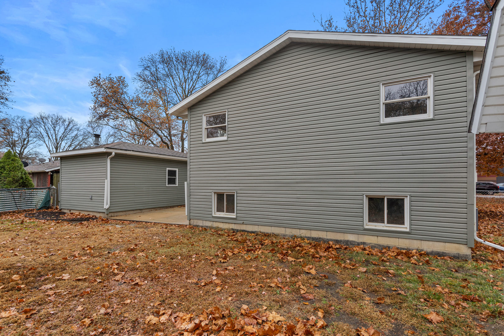 807 South Hamilton Street Monticello, IL 61856 - Photo 6 of 39 a house with a yard