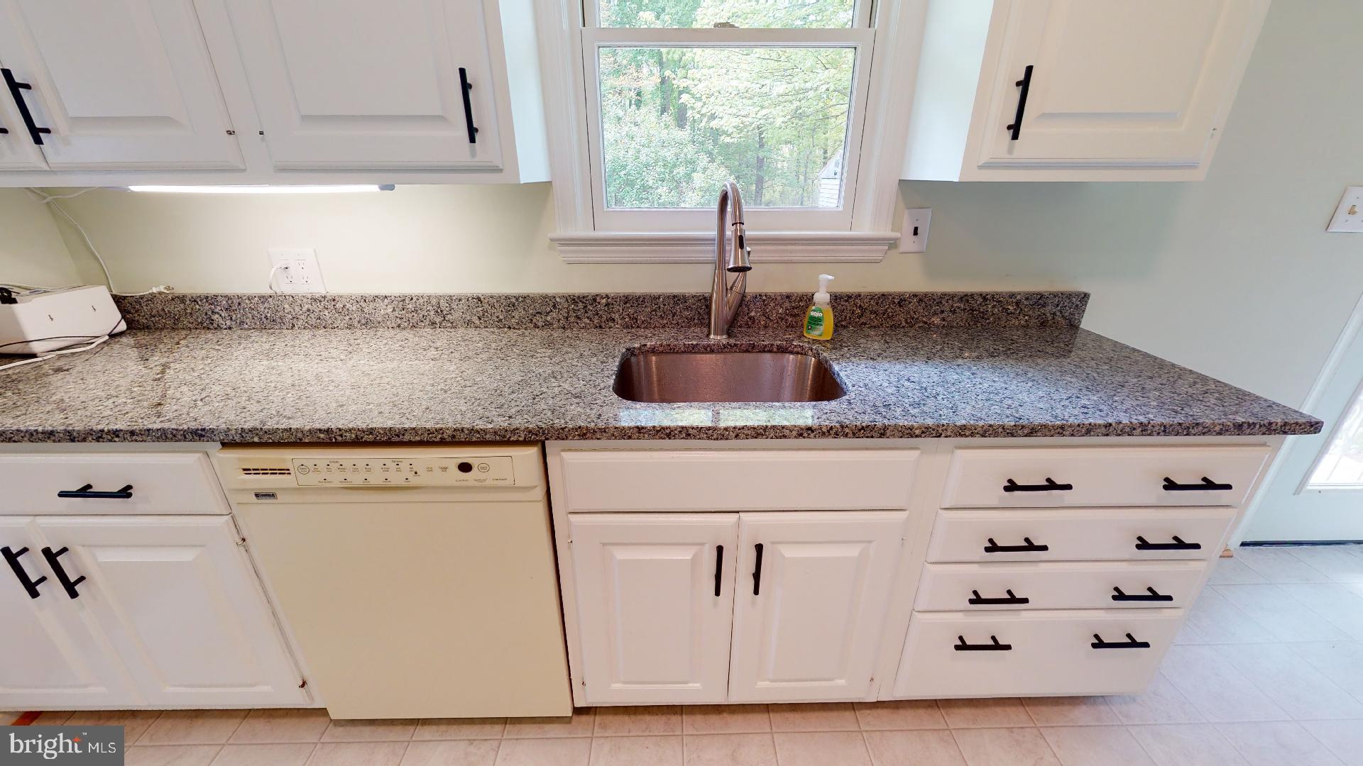 5308 Lanham Station Road Lanham, MD 20706 - Photo 18 of 83 Granite Counters