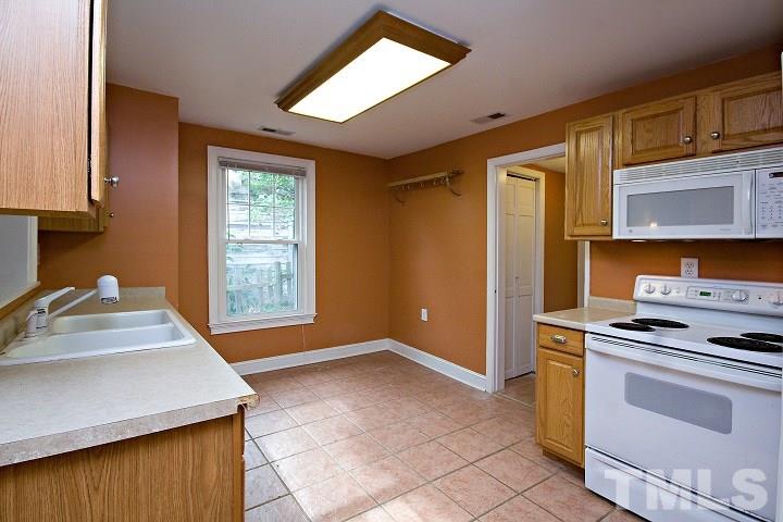 411 Frank Street Raleigh, NC 27604 - Photo 7 of 25