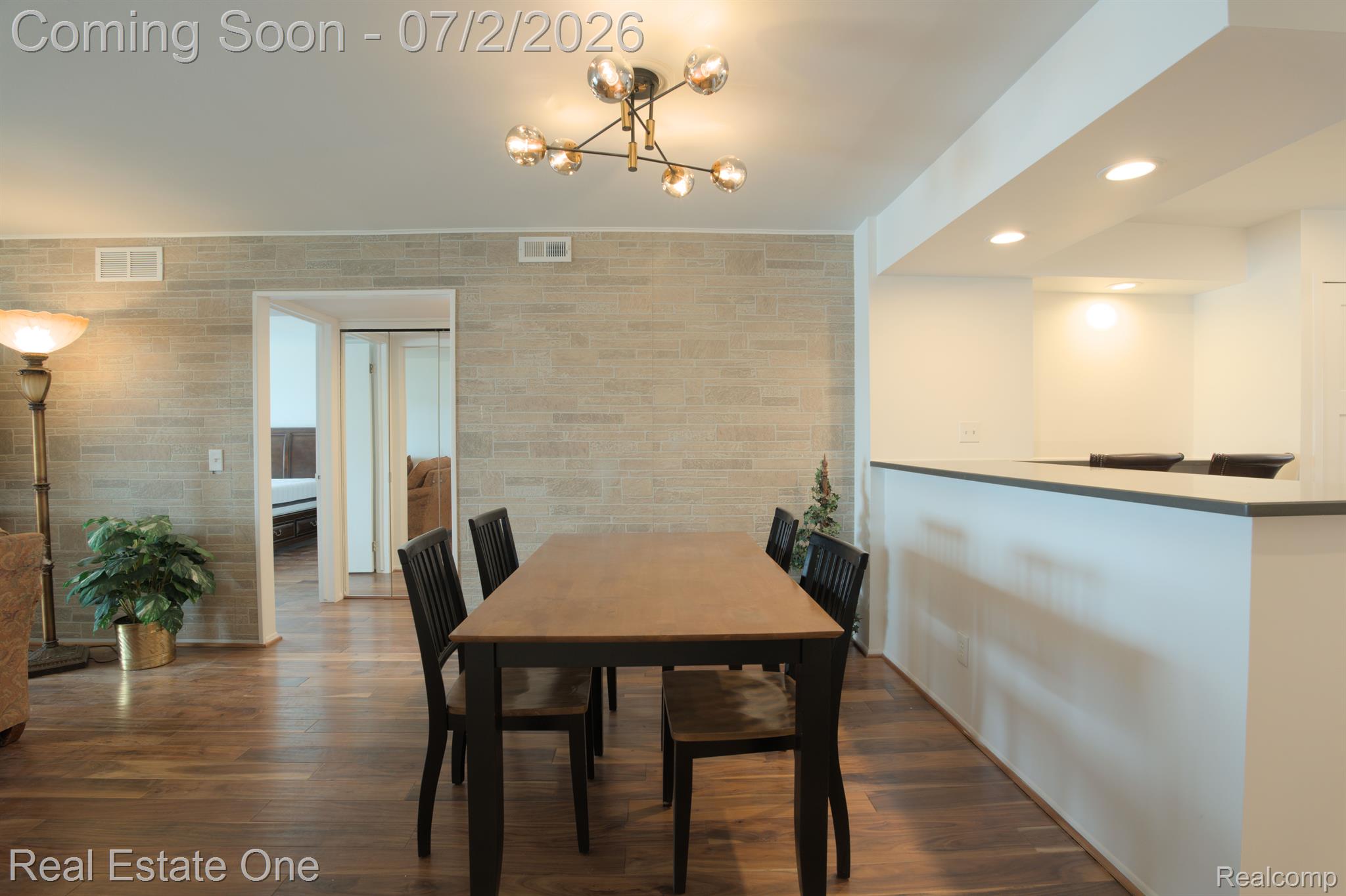 1944 Klingensmith Road, Unit 41 Bloomfield Hills, MI 48302 - Photo 5 of 25 Dining Area Open to Kitchen