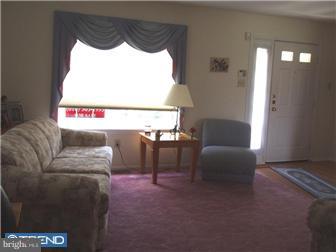 215 Aucott Road Brookhaven, PA 19015 - Photo 3 of 12 Living Room