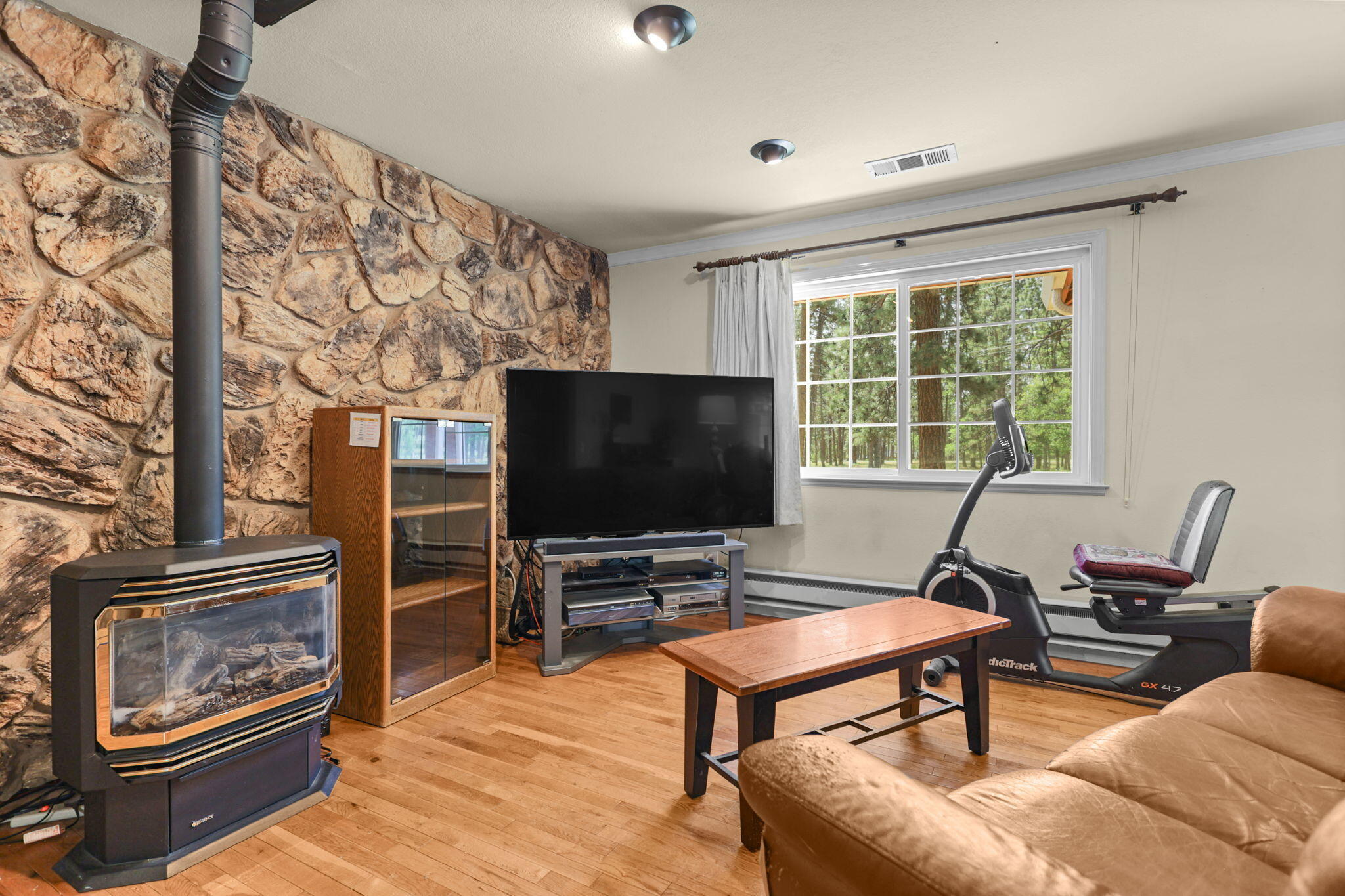 22657 Cassel Road Cassel, CA 96016 - Photo 13 of 72 Living Room