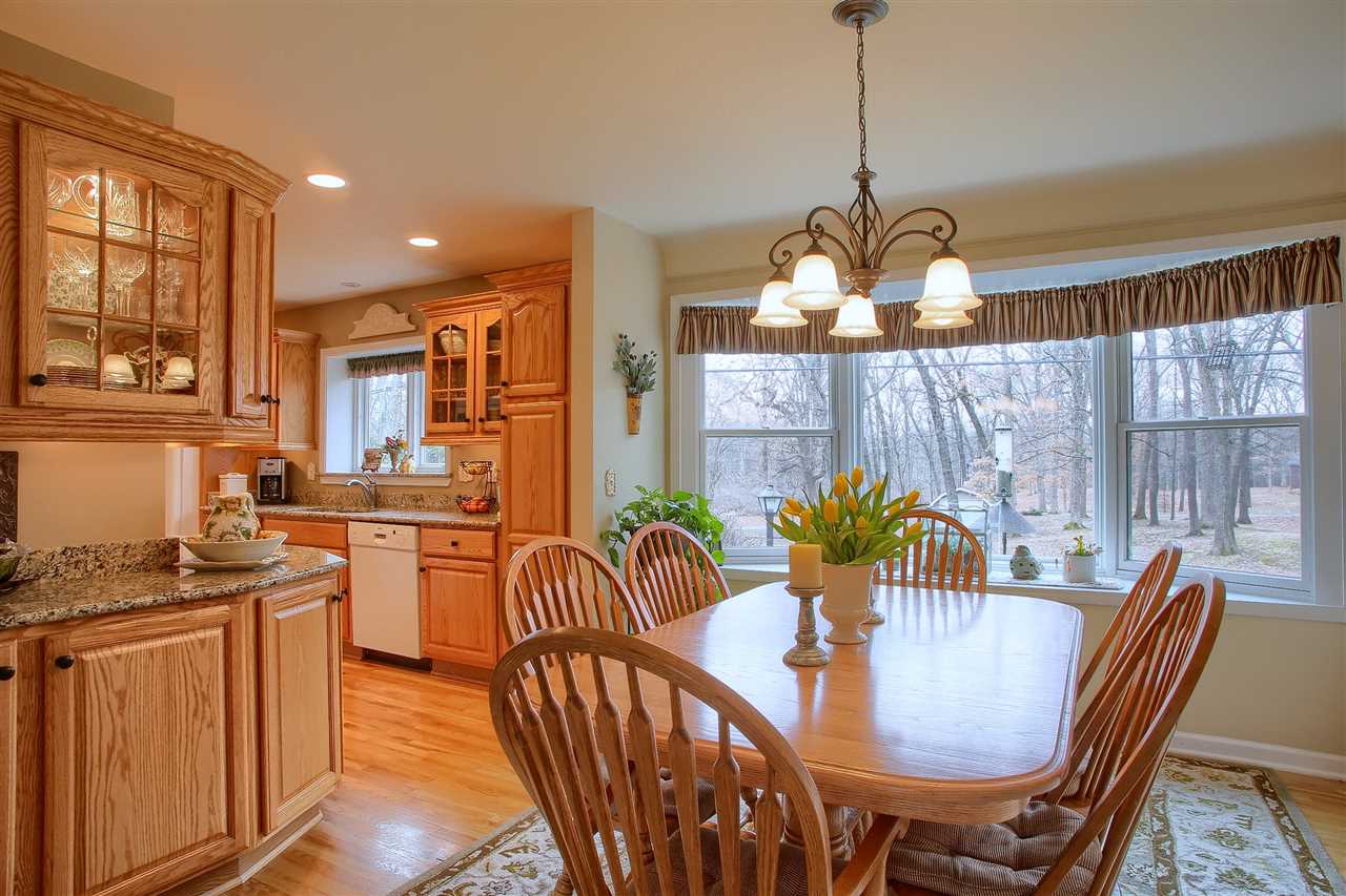 501 Whims Lane Rochester, MI 48306 - Photo 8 of 30 Dining Area