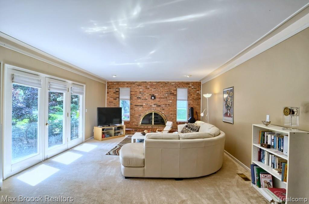 4147 Stoneleigh Road Bloomfield Hills, MI 48302 - Photo 9 of 33 Family_Room.jpg