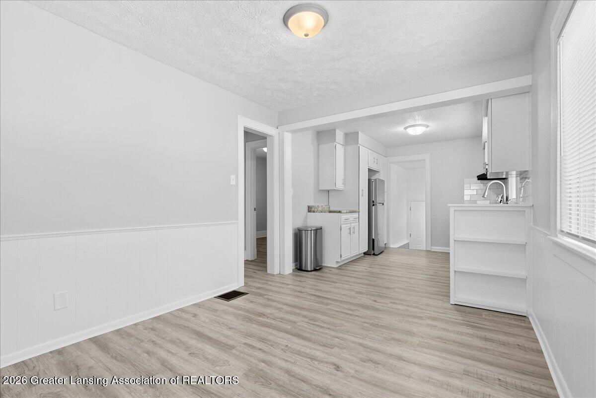 6041 Hilliard Road Lansing, MI 48911 - Photo 6 of 26 12-Media Jett - 03