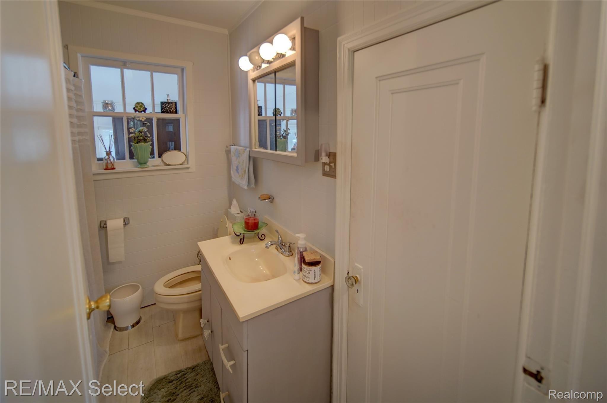 6064 Corunna Road Flint, MI 48532 - Photo 17 of 30 6064 Corunna Road 40.jpg