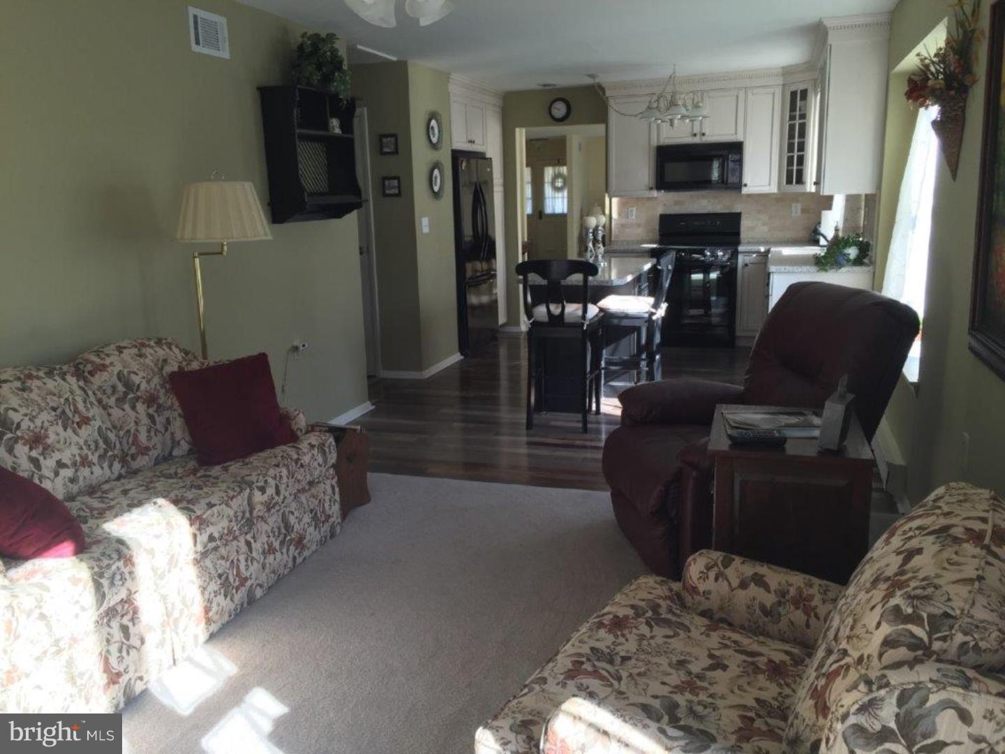 10 Windsor Road Southampton, NJ 08088 - Photo 8 of 20 Family Room