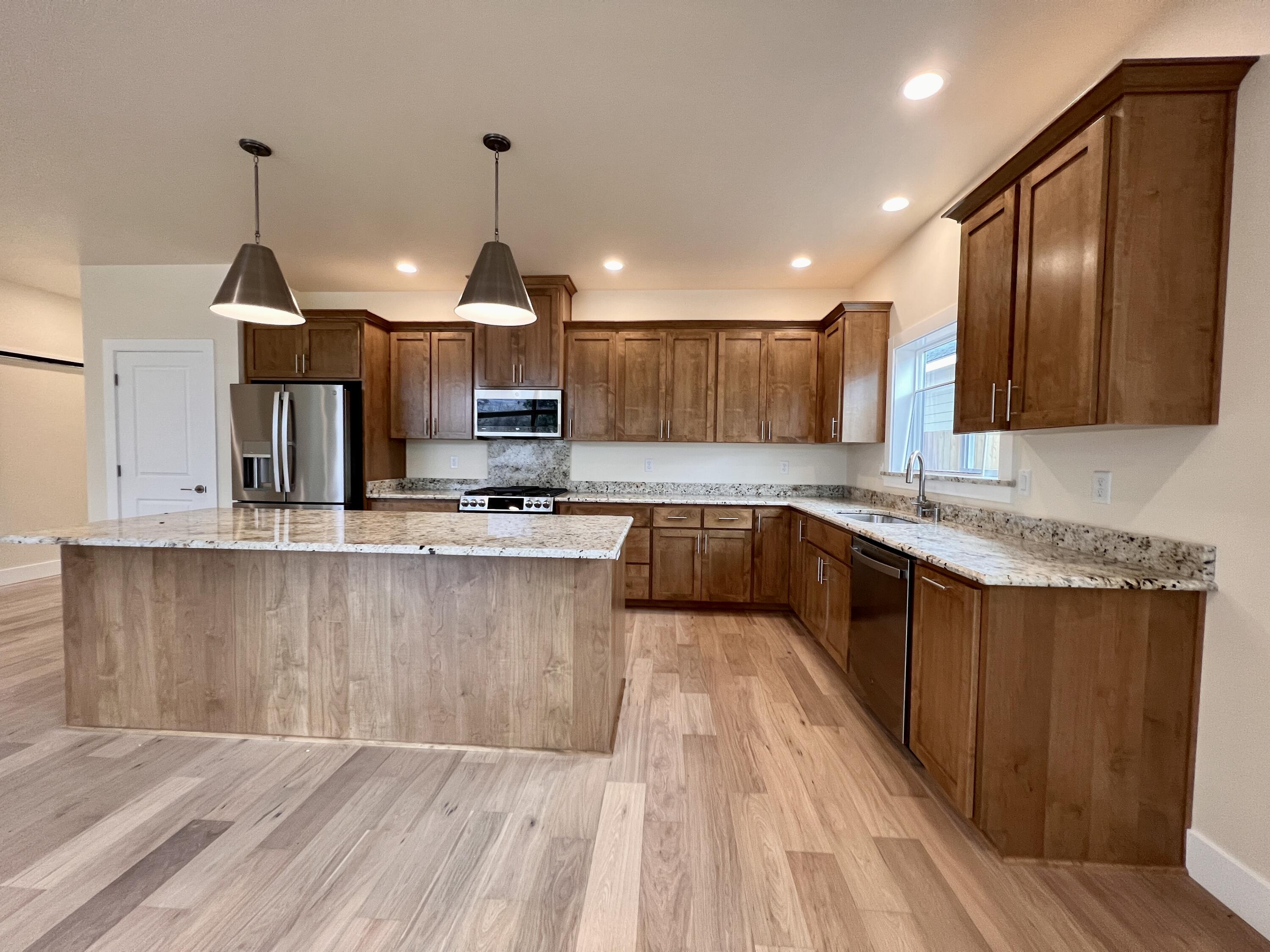 363 Randy Street Ashland, OR 97520 - Photo 4 of 28 Kitchen