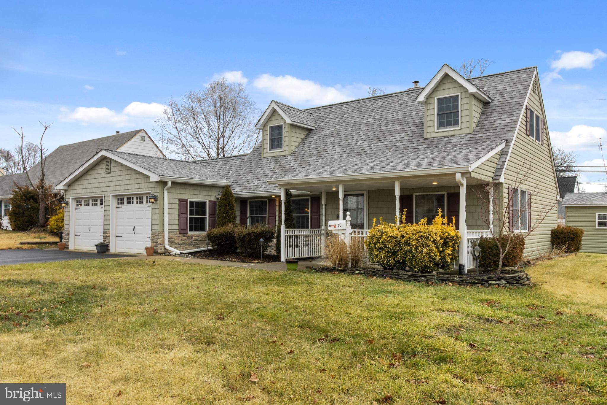 10 Cotton Road Levittown, PA 19057 - Photo 2 of 34 Updated roof