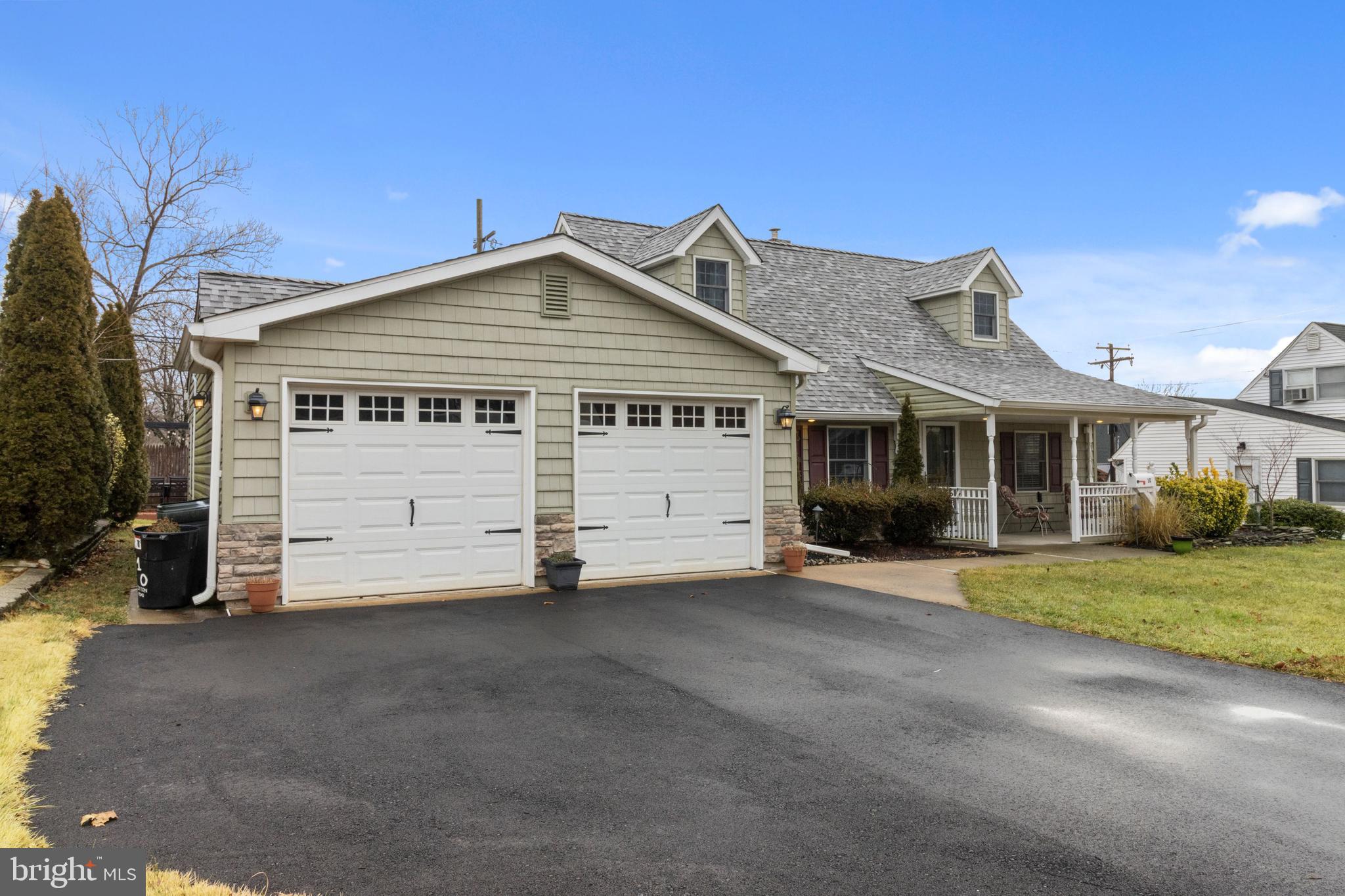 10 Cotton Road Levittown, PA 19057 - Photo 3 of 34 An attached oversized garage!