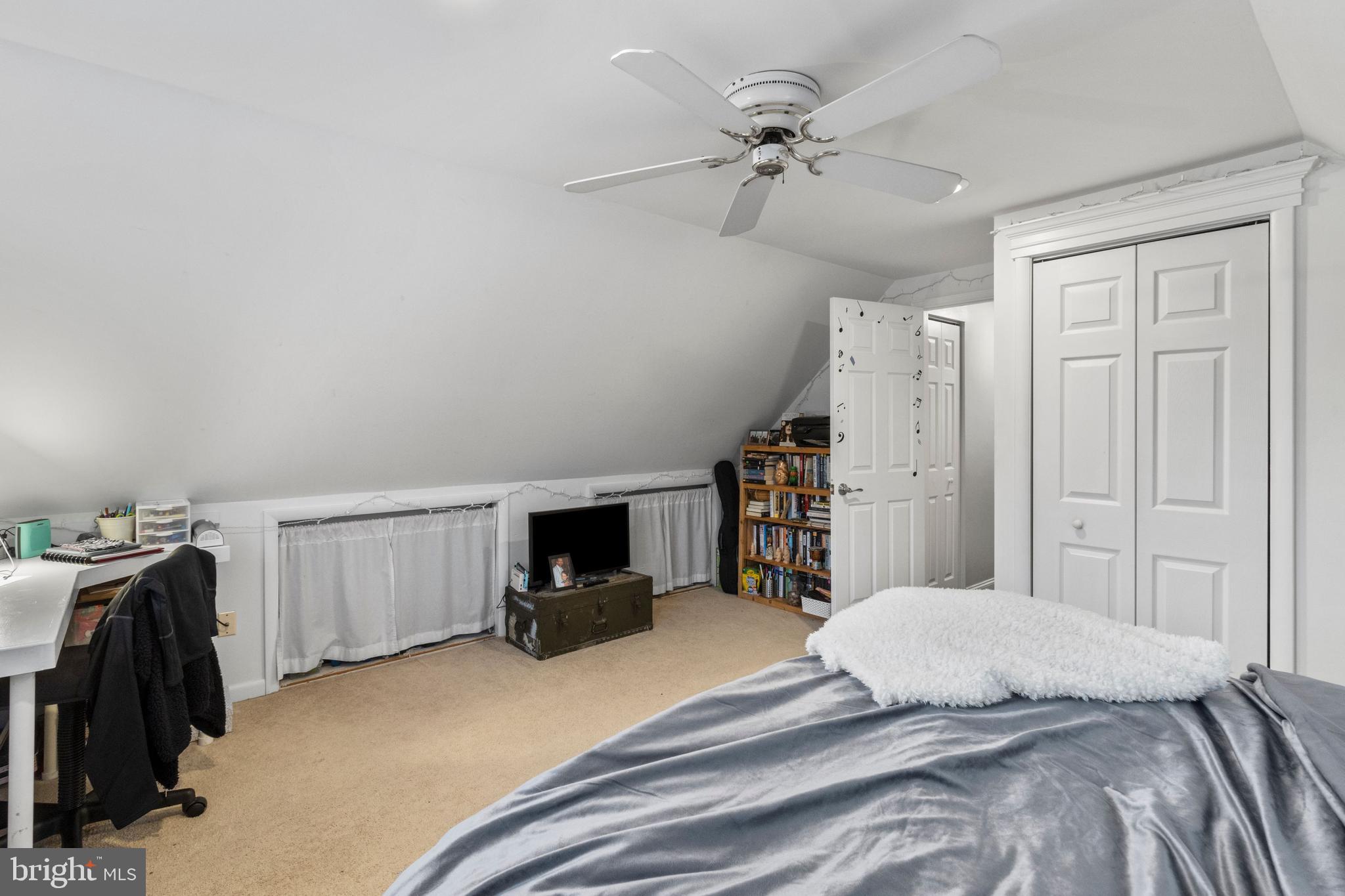 10 Cotton Road Levittown, PA 19057 - Photo 22 of 34 Personal closet and very open!
