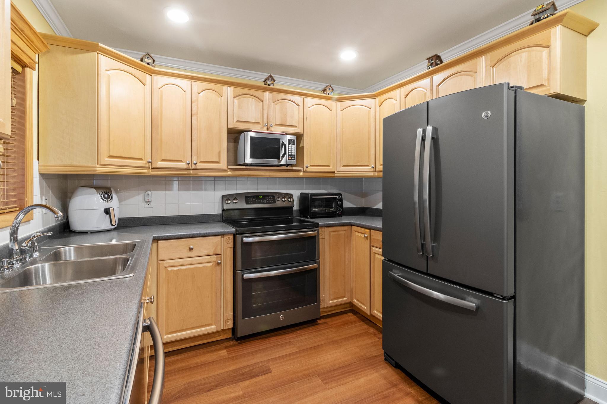 10 Cotton Road Levittown, PA 19057 - Photo 8 of 34 This beautiful kitchen with lots of counter space