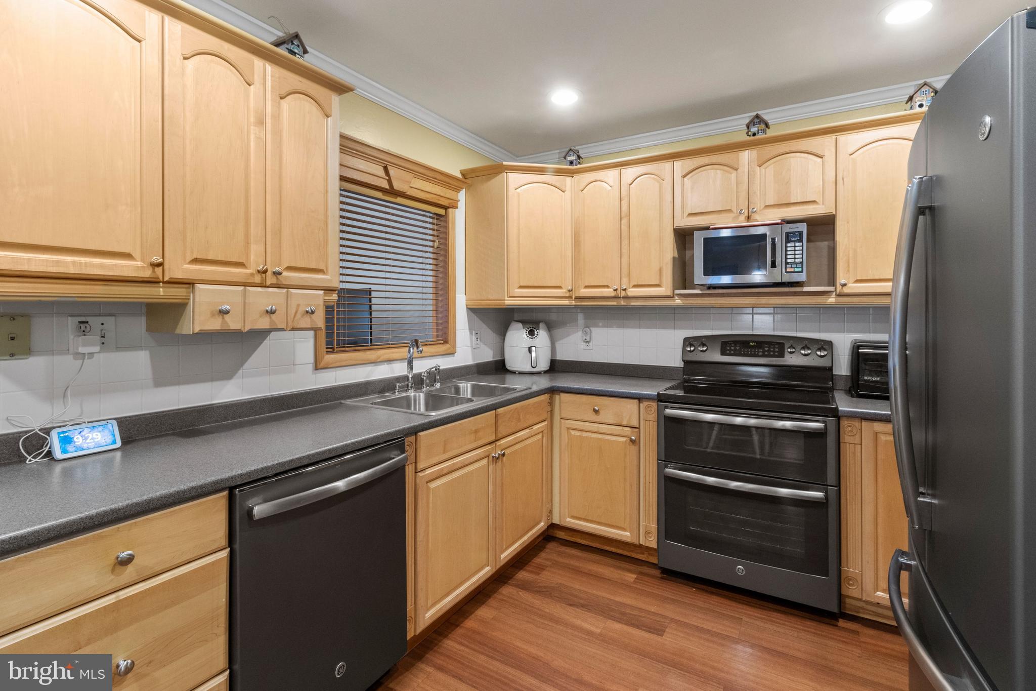 10 Cotton Road Levittown, PA 19057 - Photo 9 of 34 As well as lots of cabinet space!
