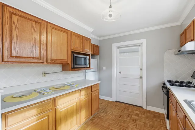 $2,975 | 41 Sterling Place, Unit 1, Stamford, CT 06907