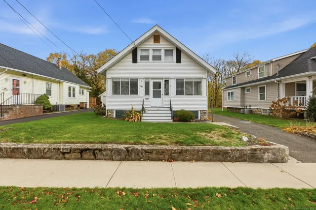 $2,975 | 41 Sterling Place, Unit 1, Stamford, CT 06907