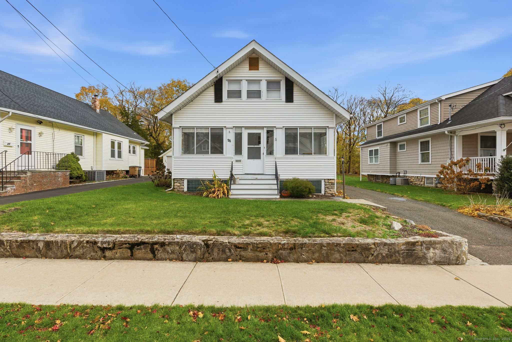 41 Sterling Place, Unit 1 Stamford, CT 06907 - Photo 28 of 29 a front view of a house with a yard
