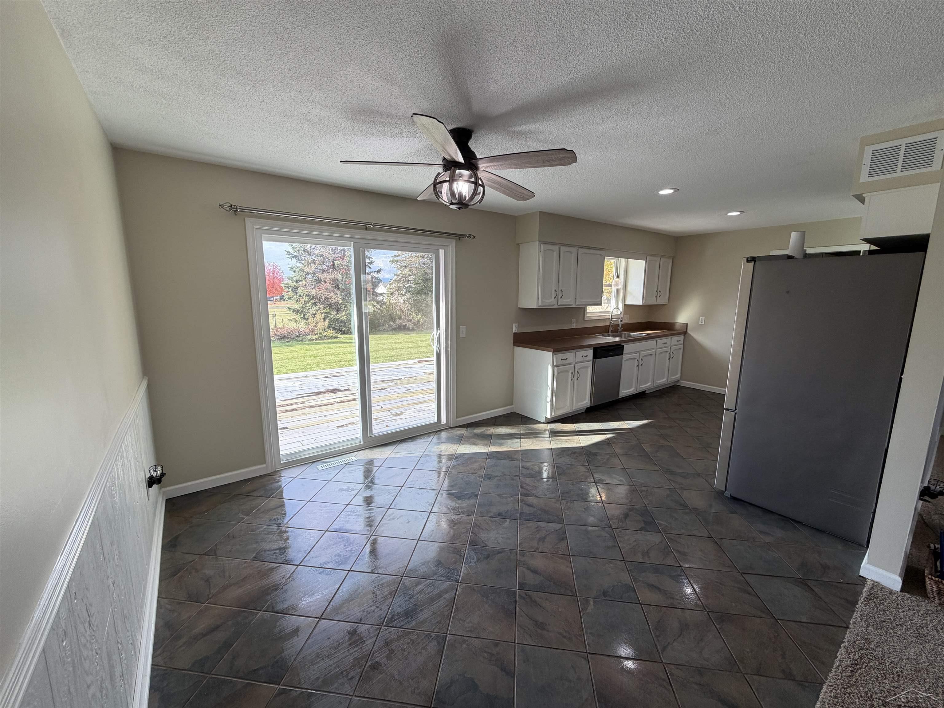 3139 North Thomas Road Freeland, MI 48623 - Photo 2 of 15 50199077-fb74a097-34fb-40a1-bc87-0d5d7cc603ac.JPG