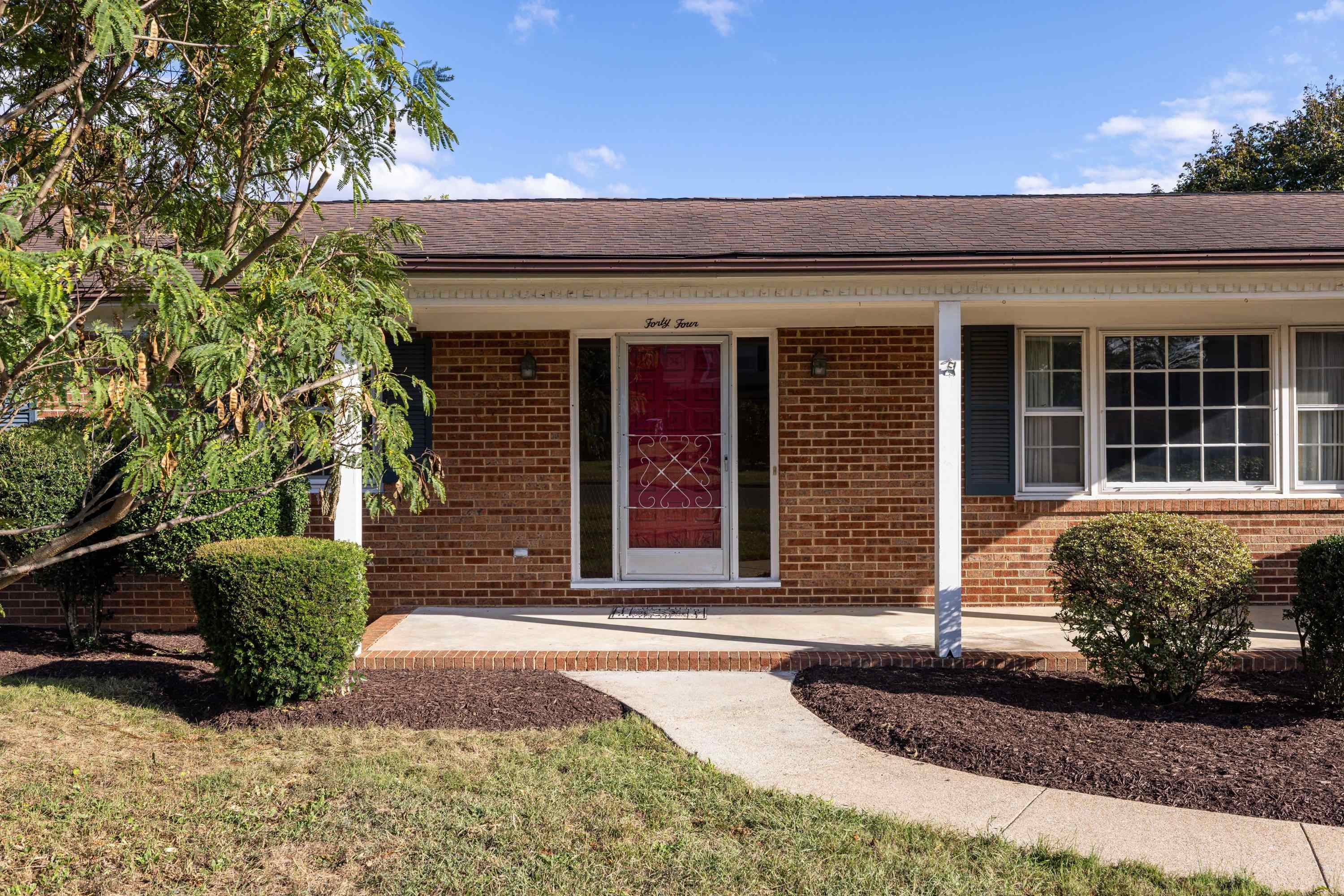 44 Emery Street Harrisonburg, VA 22801 - Photo 54 of 75 a front view of a house
