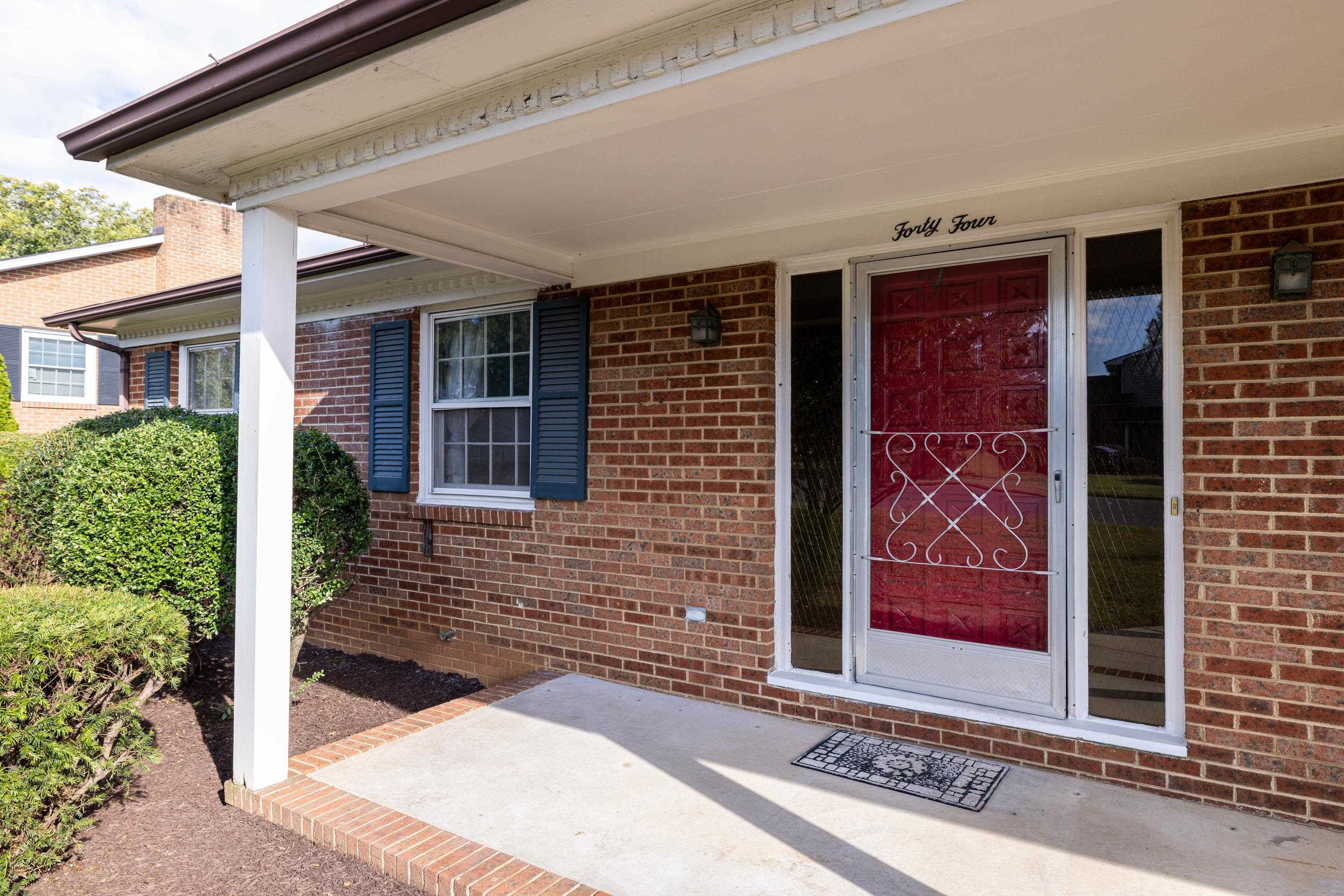 44 Emery Street Harrisonburg, VA 22801 - Photo 55 of 75 a front view of a house