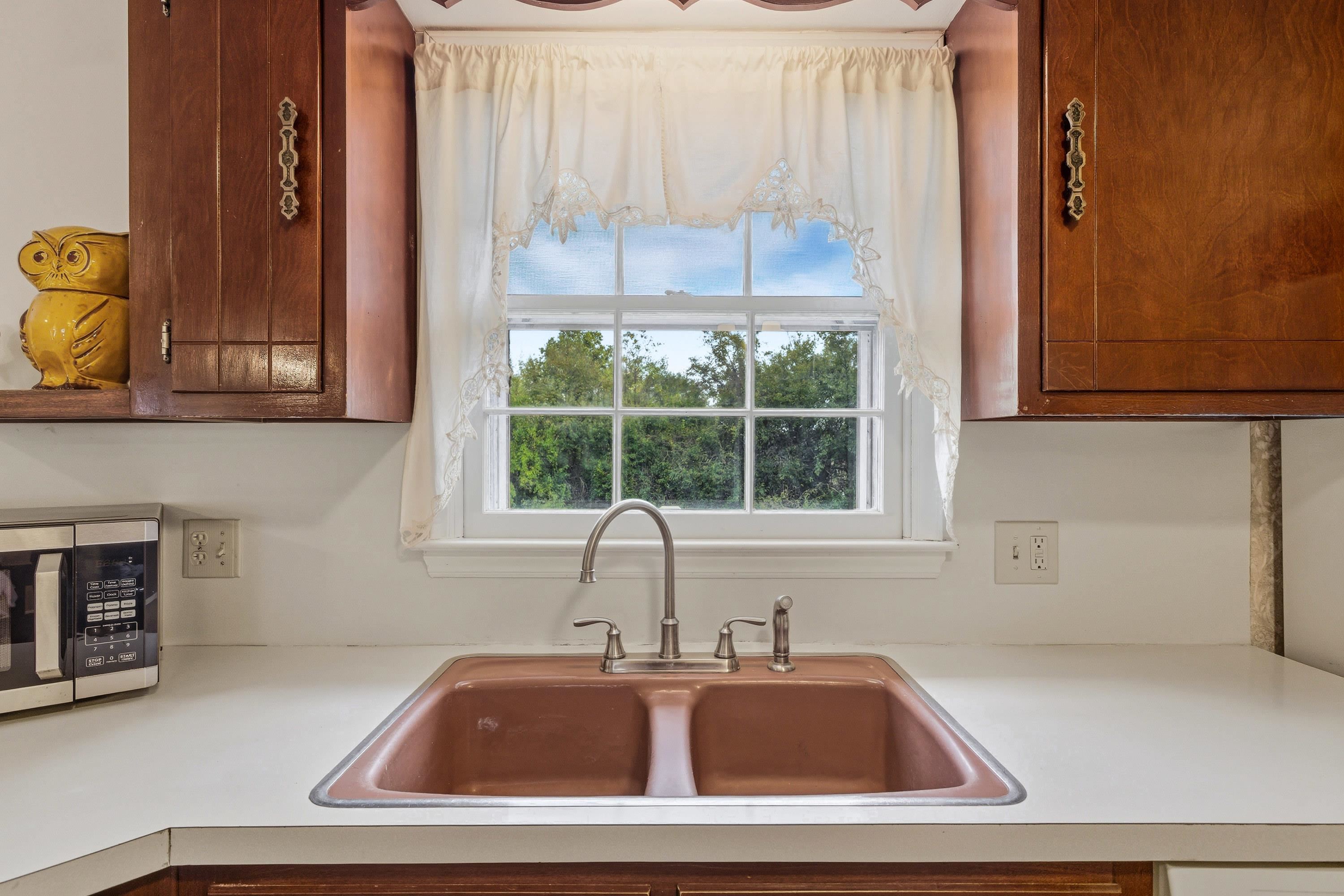 44 Emery Street Harrisonburg, VA 22801 - Photo 6 of 75 a bathroom with a sink and a mirror