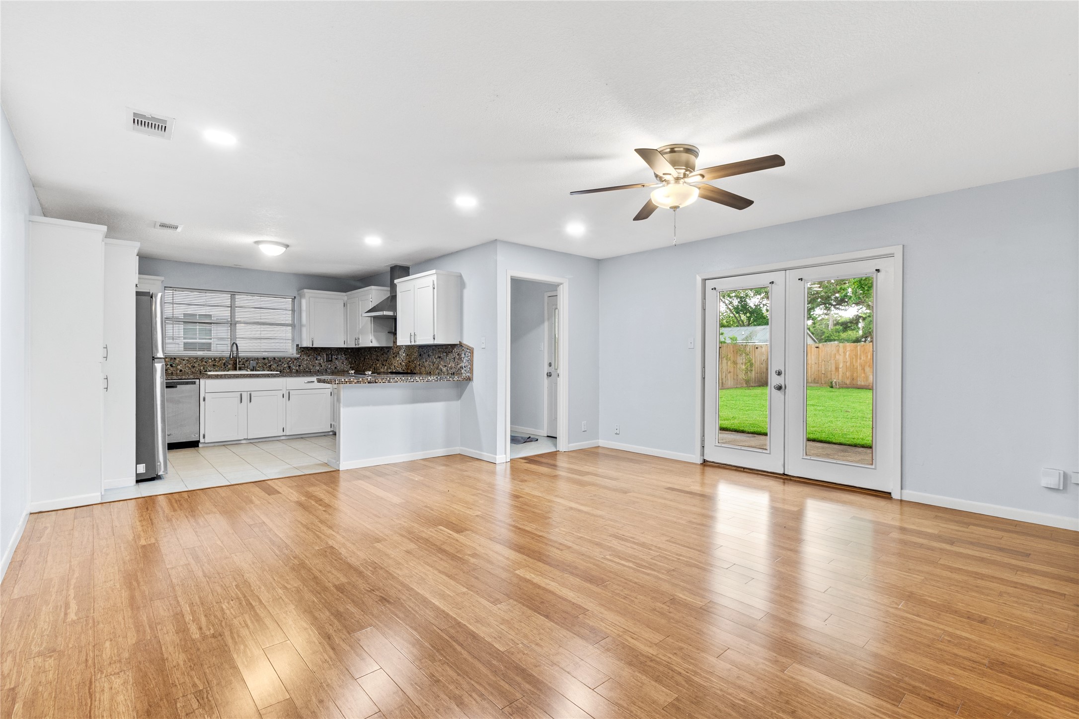 416 East Myrtle Street Angleton, TX 77515 - Photo 7 of 22