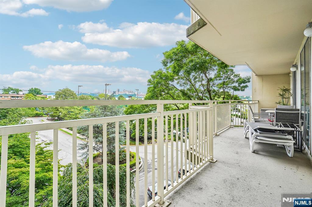1055 River Road, Unit 408 Edgewater, NJ 07020 - Photo 29 of 34