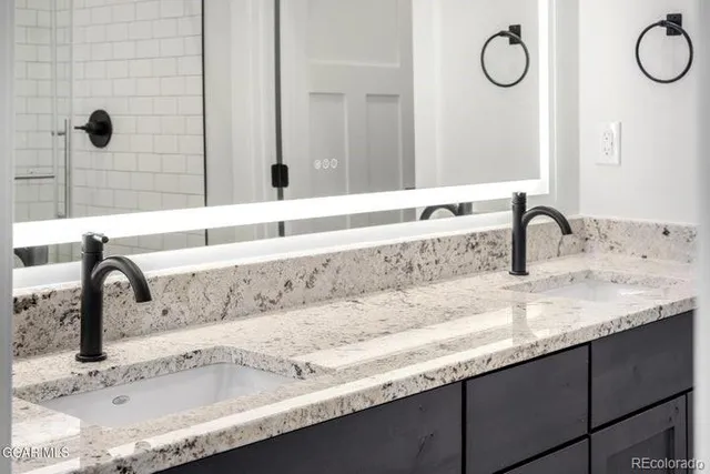 an empty room with windows and ceiling fan