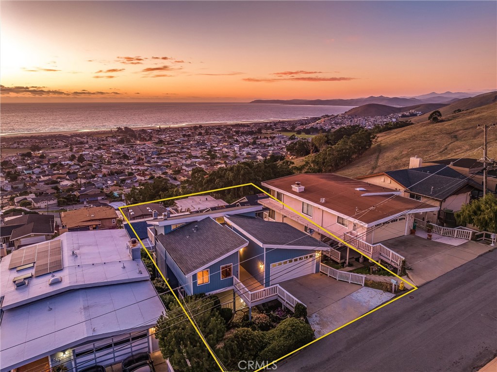 2631 Nutmeg Avenue Morro Bay, CA 93442 - Photo 29 of 39 an aerial view of residential houses with outdoor space