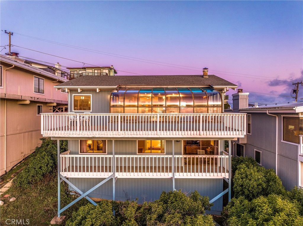 2631 Nutmeg Avenue Morro Bay, CA 93442 - Photo 32 of 39 a view of a balcony with a yard