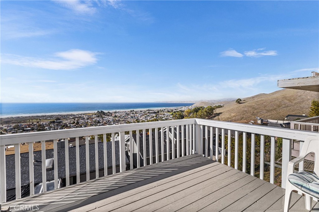 2631 Nutmeg Avenue Morro Bay, CA 93442 - Photo 10 of 39 a view of a roof with wooden floor and fence
