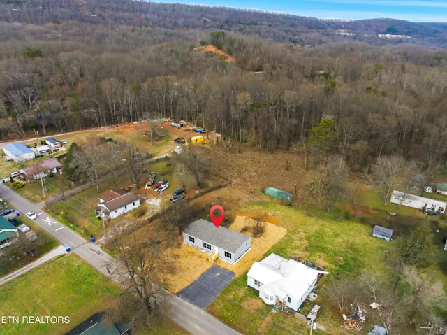 $215,000 | 402 Tedder Street, Rockwood, TN 37854