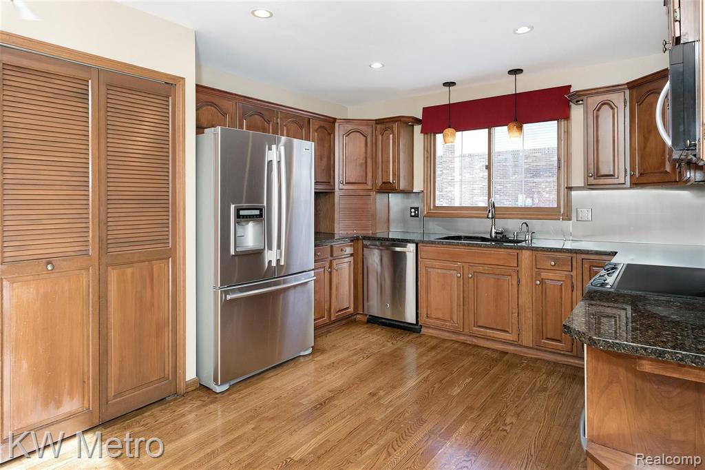 42309 Waterfall Road Northville, MI 48168 - Photo 14 of 58