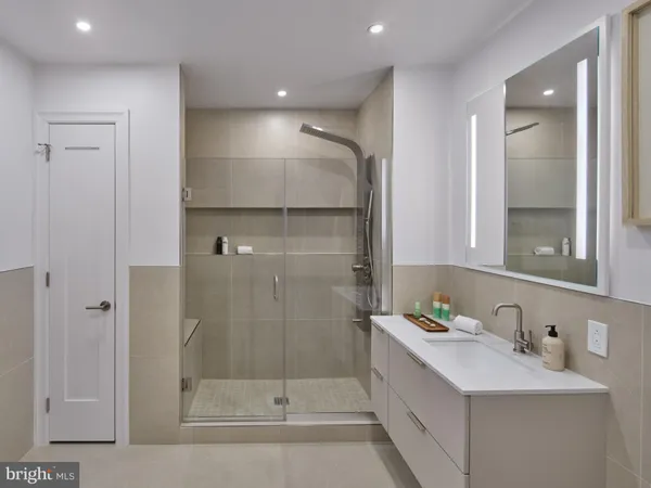 $2,588 | 815-17 Poplar Street, Unit C, Philadelphia, PA 19123