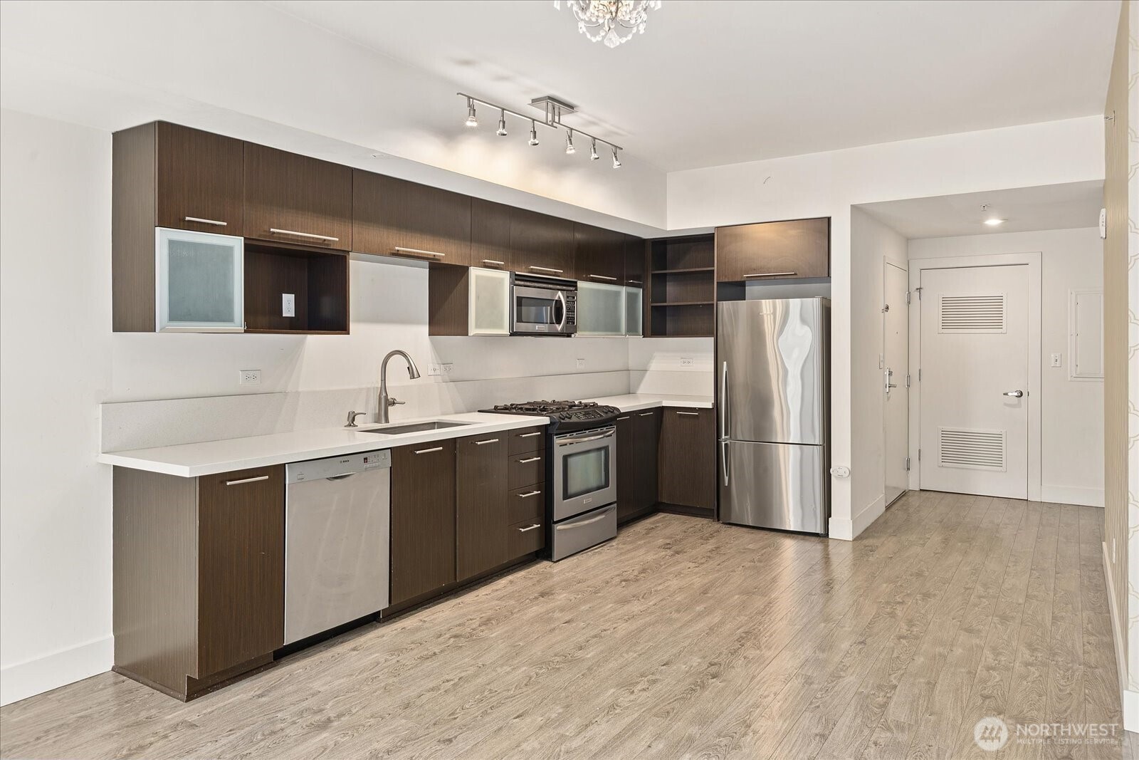 2911 2nd Avenue, Unit 404 Seattle, WA 98121 - Photo 13 of 40