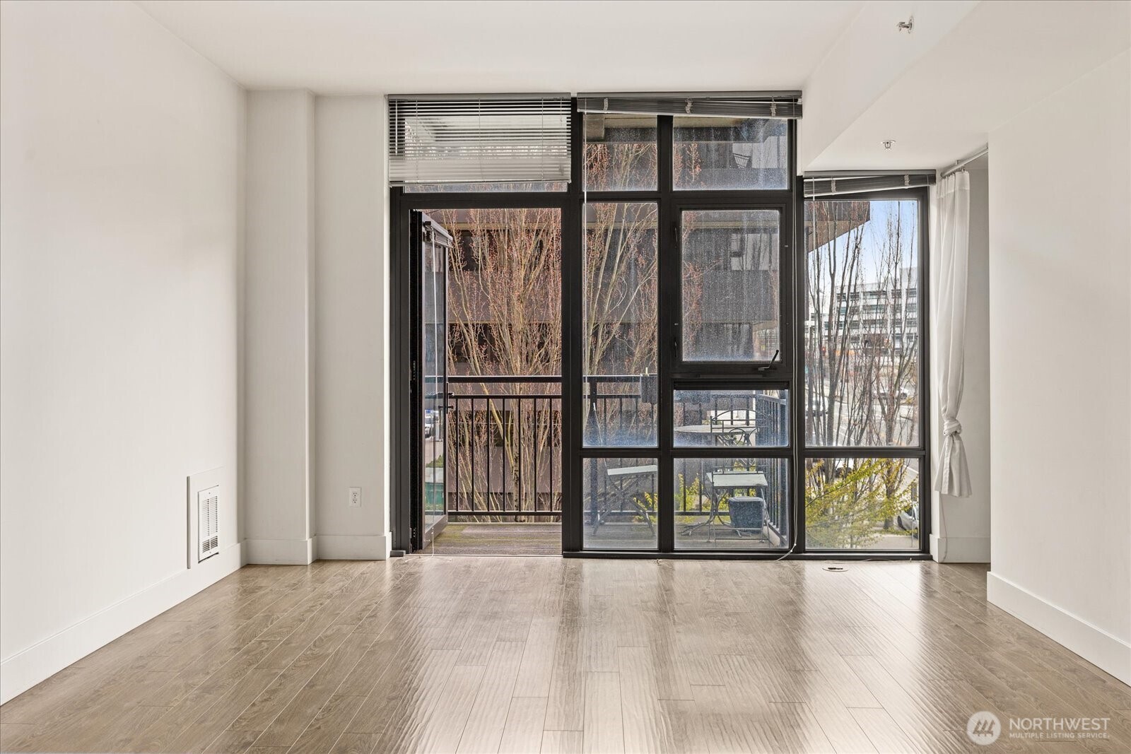 2911 2nd Avenue, Unit 404 Seattle, WA 98121 - Photo 2 of 40