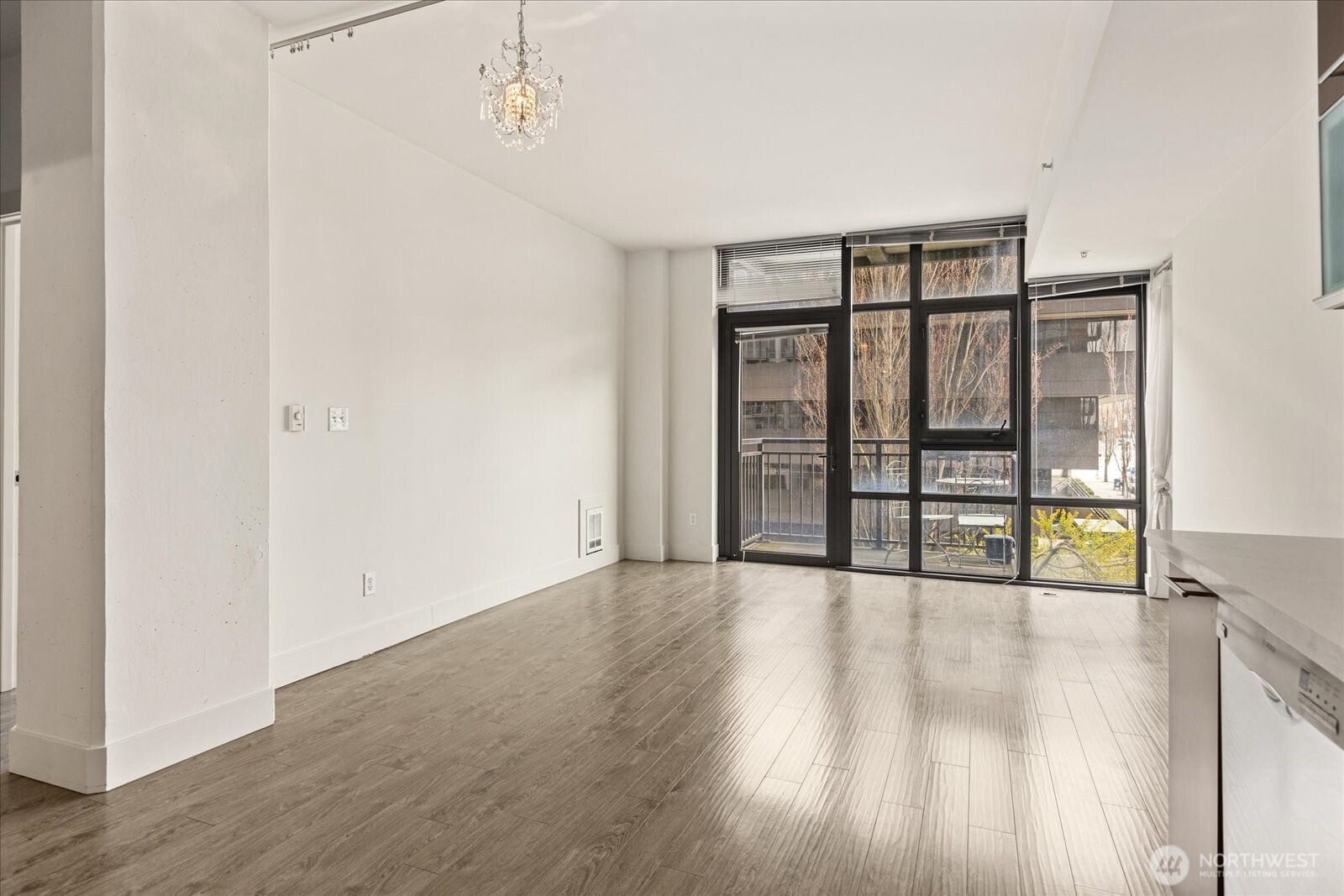 2911 2nd Avenue, Unit 404 Seattle, WA 98121 - Photo 4 of 40