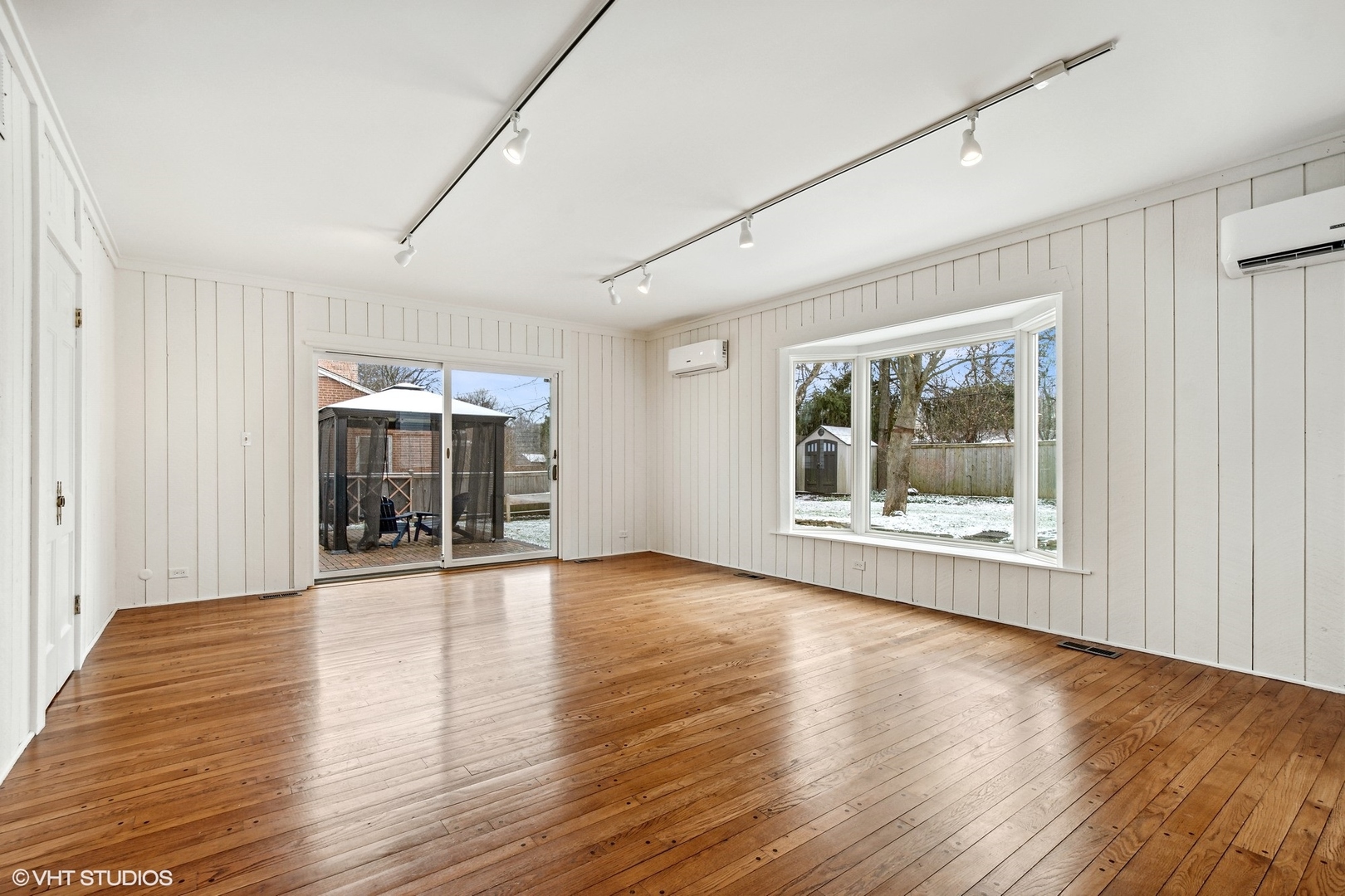 574 Braeside Road Highland Park, IL 60035 - Photo 12 of 29 a view of an empty room with wooden floor and a window