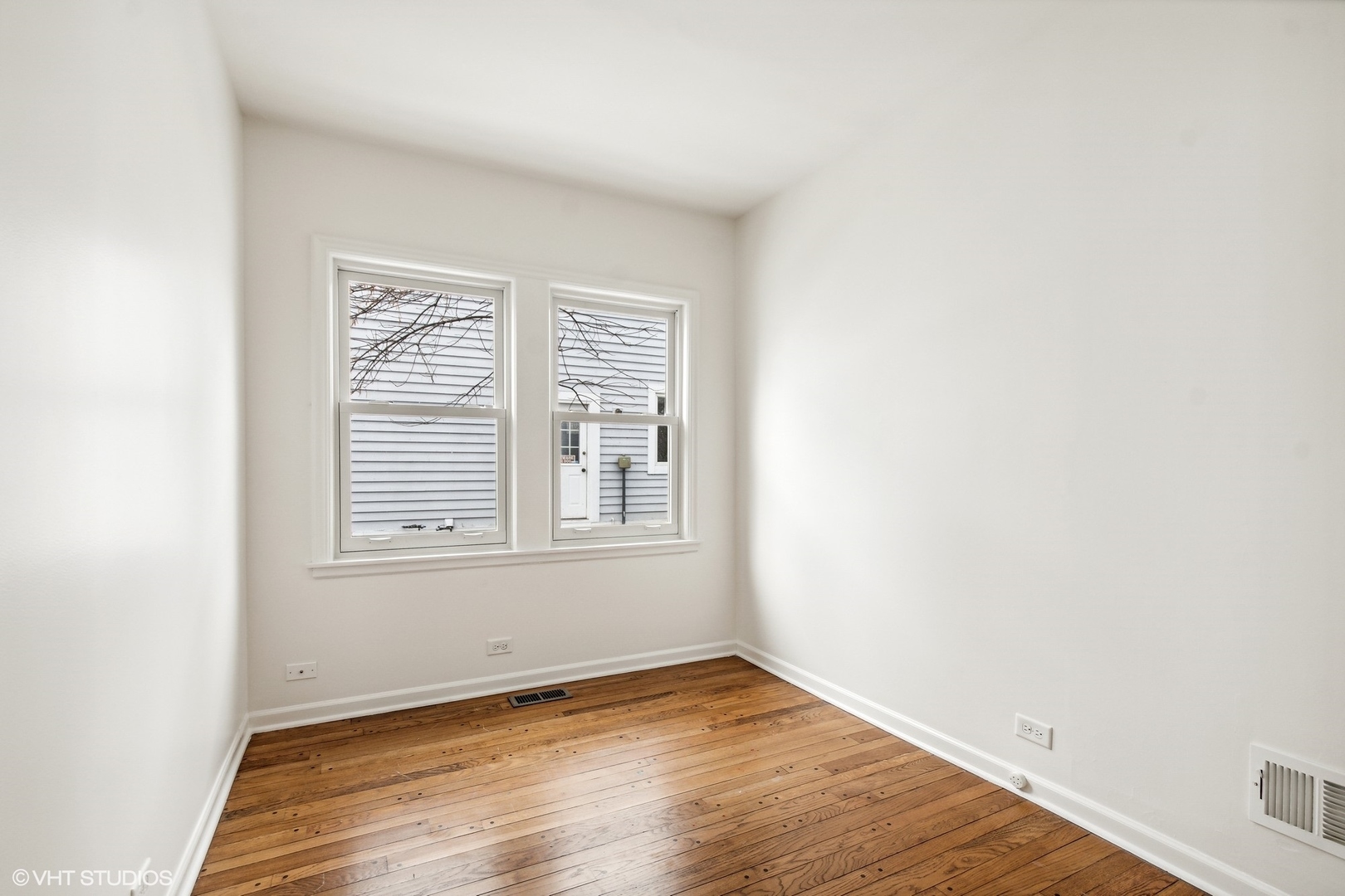 574 Braeside Road Highland Park, IL 60035 - Photo 13 of 29 an empty room with wooden floor and windows