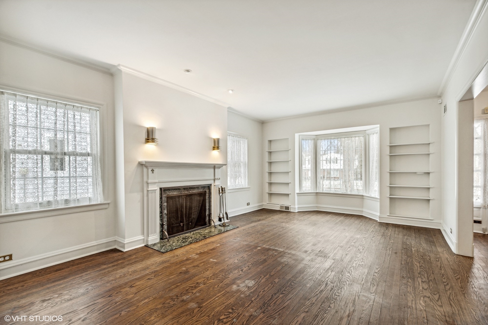 574 Braeside Road Highland Park, IL 60035 - Photo 4 of 29 an empty room with wooden floor fireplace and windows