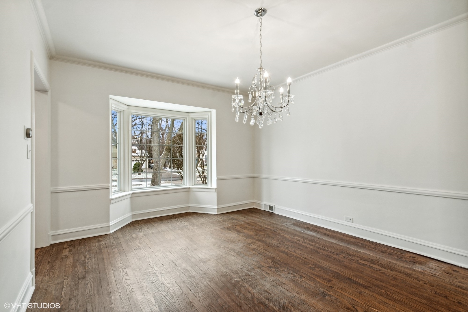 574 Braeside Road Highland Park, IL 60035 - Photo 6 of 29 a view of empty room with wooden floor and fan