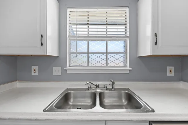 a close view of sink and tap