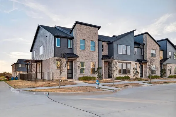 $2,900 | 8901 Lowell Street, Rowlett, TX 75089