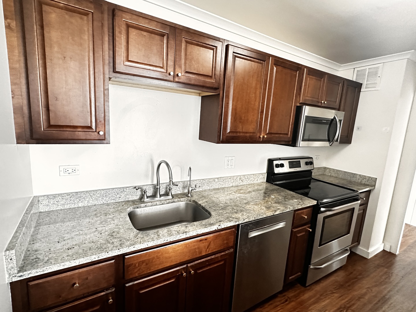 5455 North Sheridan Road, Unit 1008 Chicago, IL 60640 - Photo 5 of 12